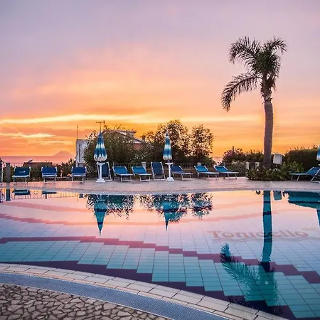 Tonicello & ホテル