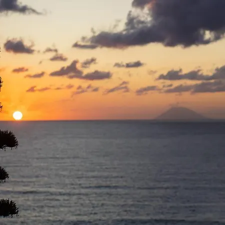 Tonicello & ホテル 4*