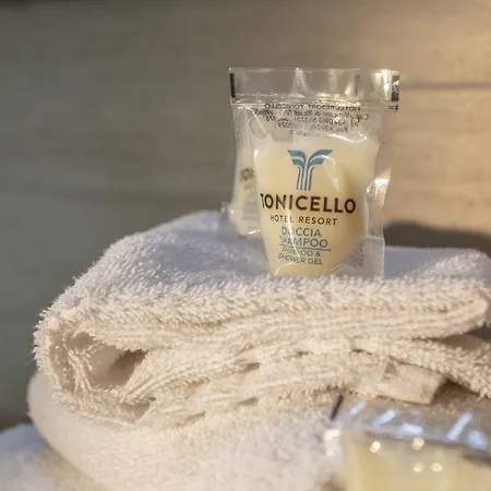 Tonicello & 4* カーポ・ヴァチカーノ