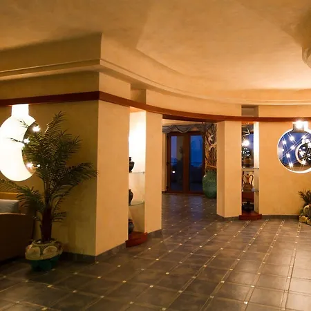 Tonicello & Hotell 4*